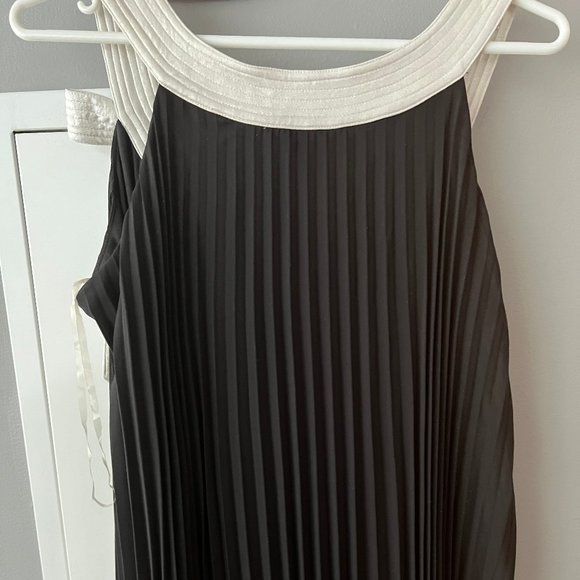 A Little Black Dress to Remember! - Picture 2 of 9